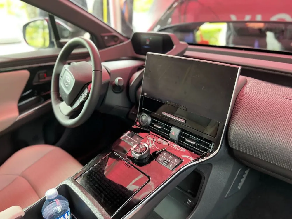 2023 Toyota bZ4X XLE Tech in Heavy Metal 8